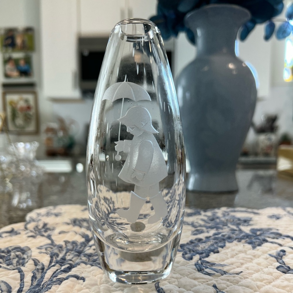 Norsk Etched Clear Glass Vase Boy with White Umbrella Design
